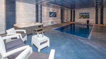 2 albercas techadas y camastros