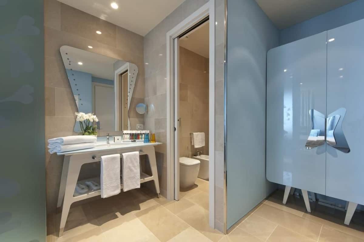 shower, free toiletries, hair dryer, slippers