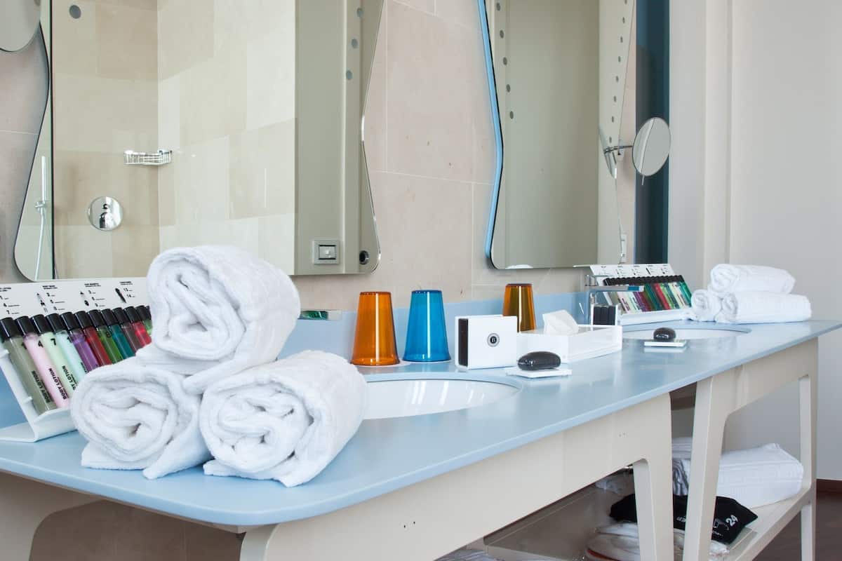 suite, jetted tub, sea view | bathroom sink