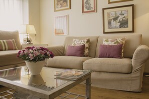 Studio | Living room | 32-inch LCD TV with cable channels, TV