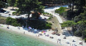 Beach nearby - Hotel Pighi (Kassandra)