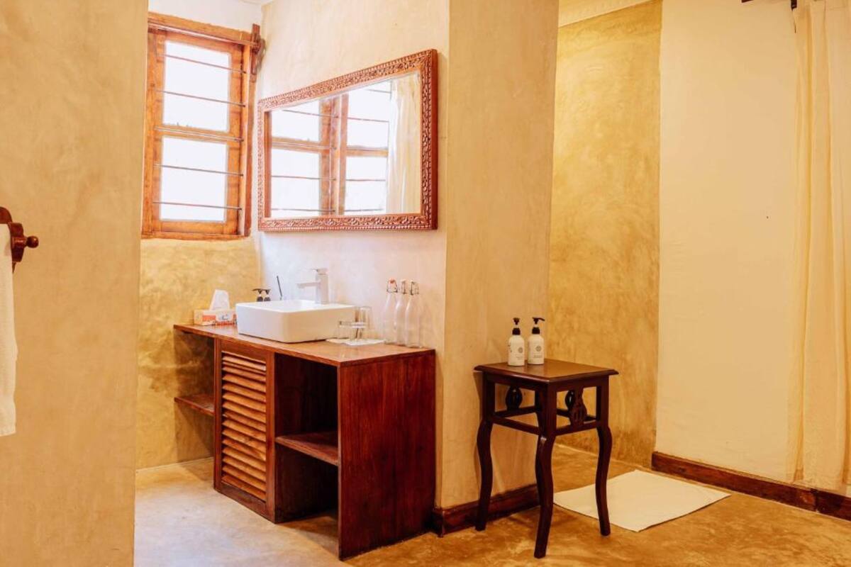 Phòng dành cho gia đình | Phòng tắm | Buồng tắm vòi sen, đồ dùng nhà tắm miễn phí, máy sấy tóc, khăn tắm