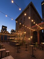 2 bares/lounges, bar na cobertura