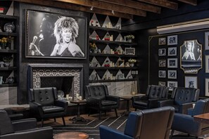 2 bars/lounges, rooftop bar