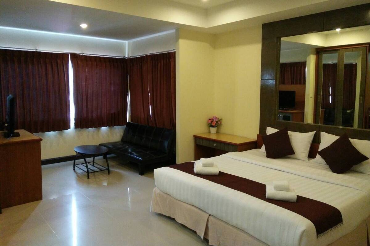 Quarto casal ou duplo | Cofres nos quartos, Wi-Fi de cortesia