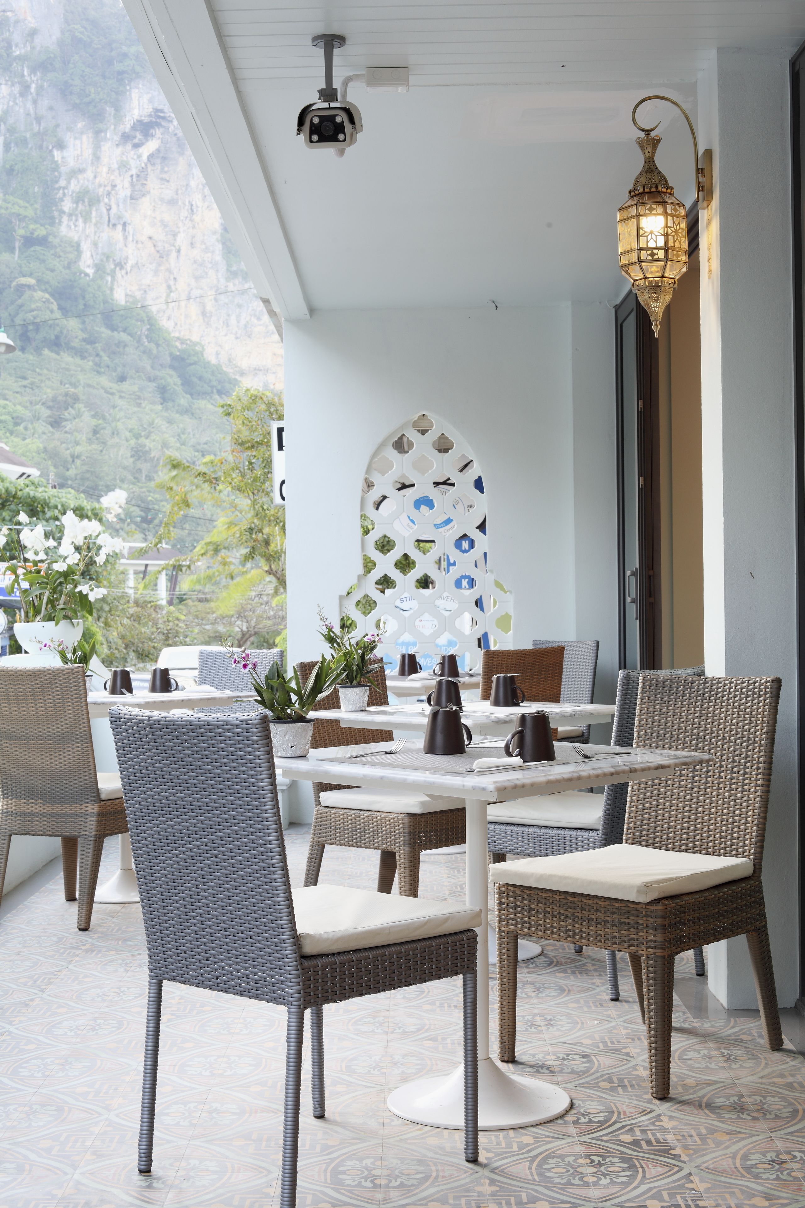 daily buffet breakfast (thb 300 per person)