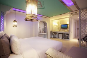 Family Room | Minibar, coffre-fort, bureau, système d’insonorisation