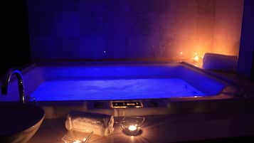Indoor spa tub