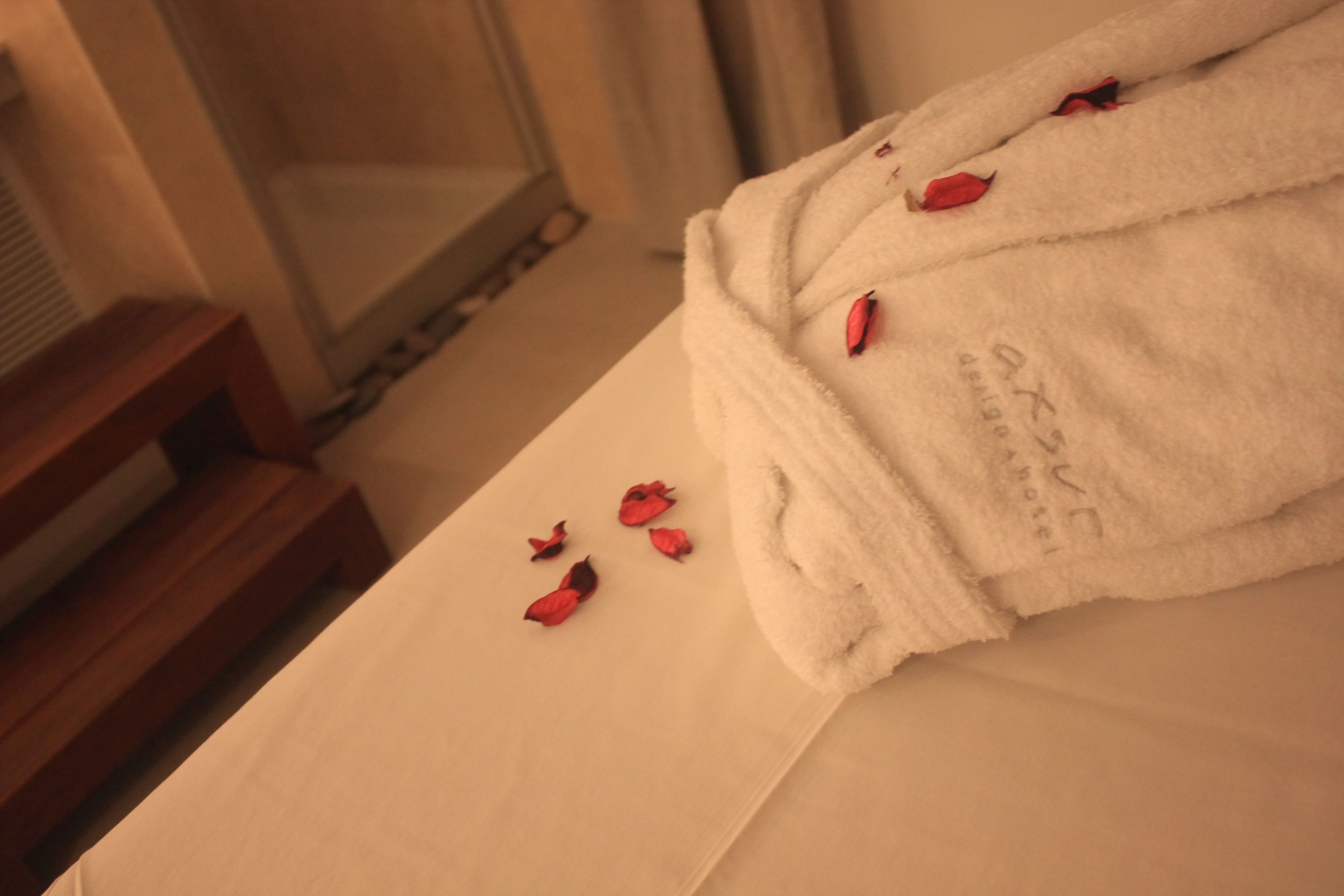 body treatments, hydrotherapy, body scrubs, massage/treatment rooms