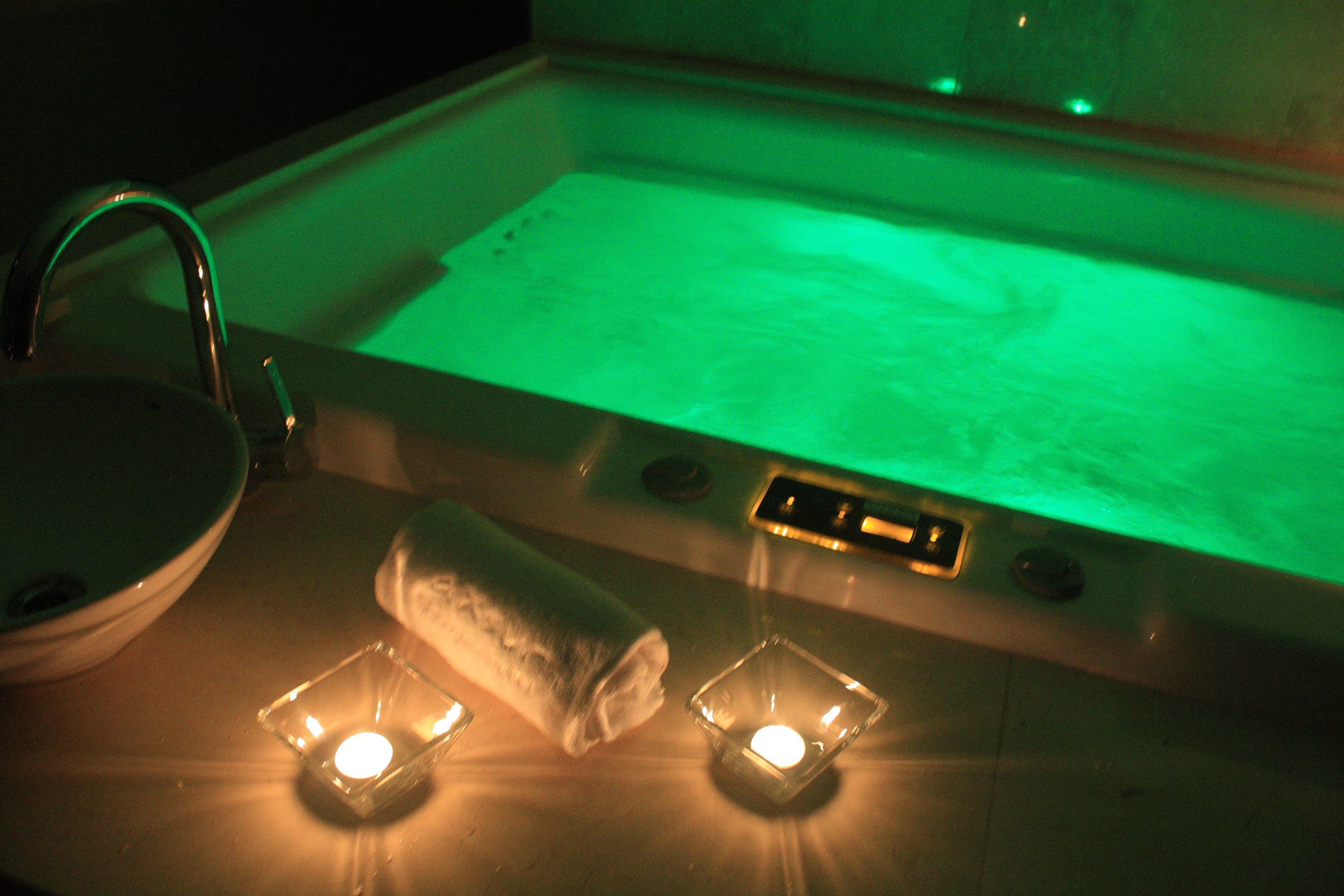 indoor spa tub