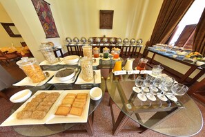 Der serveres morgenmad, frokost og aftensmad