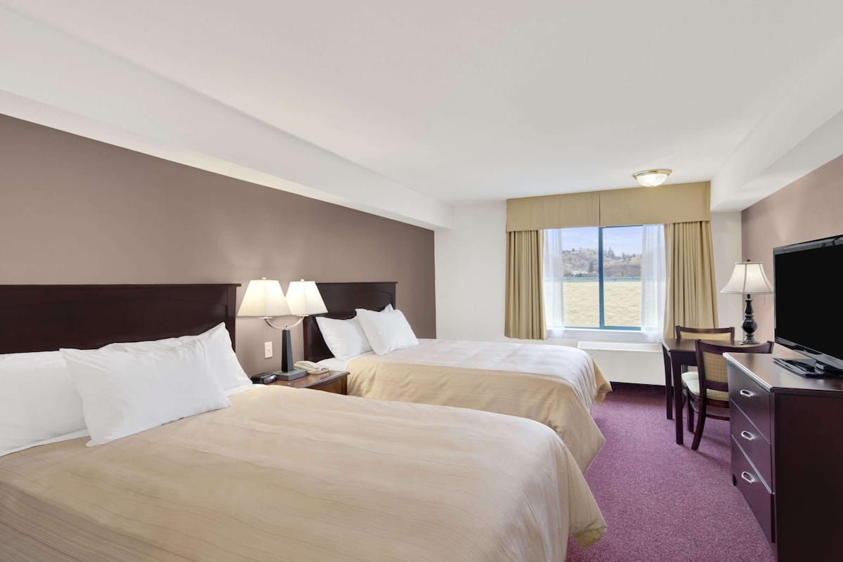 Desk, iron/ironing board, free WiFi, bed sheets