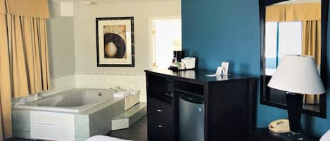 Upgraded, Honeymoon Single Room, 1 King Bed, Non Smoking | Desk, iron/ironing board, free WiFi, bed sheets