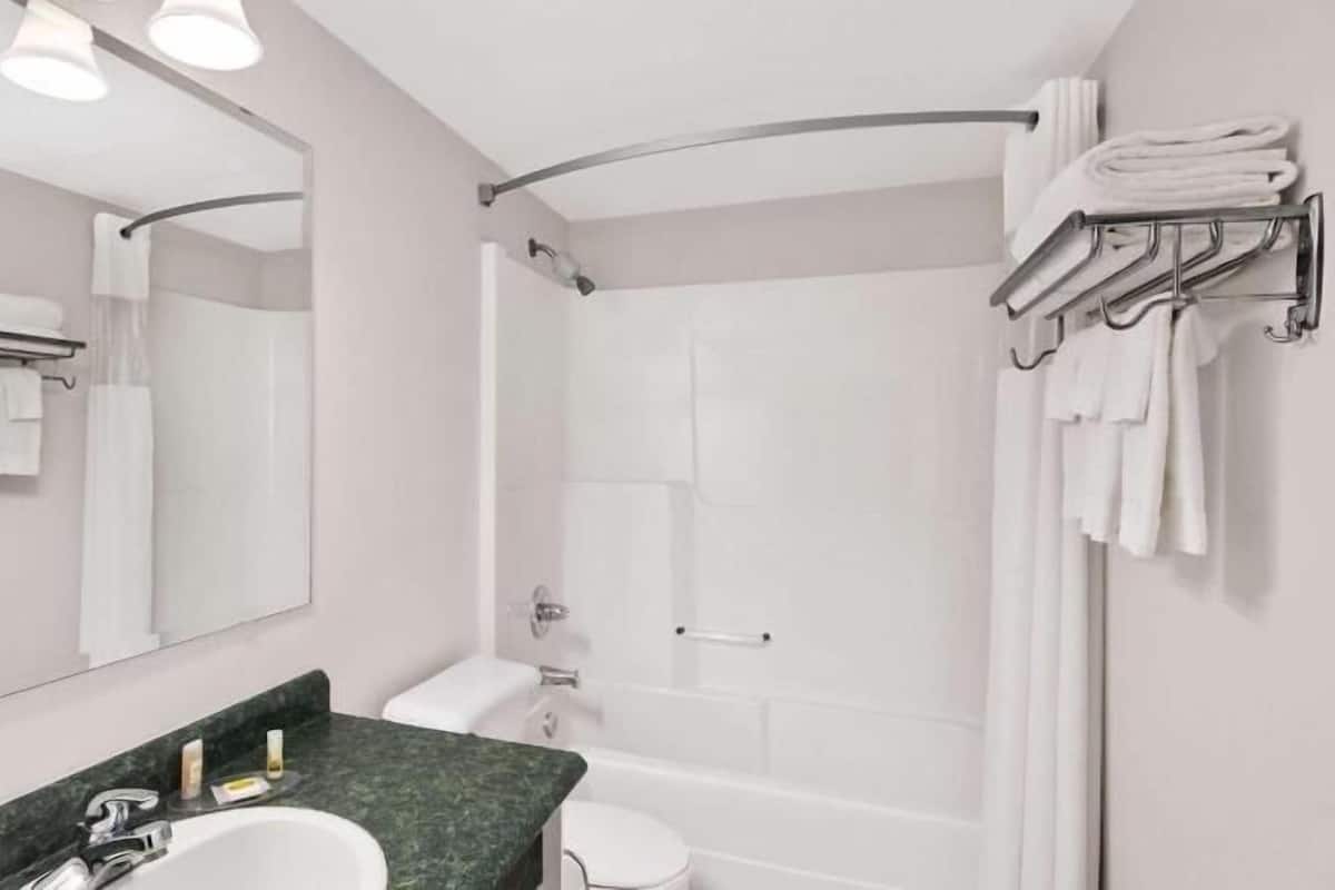 Bathroom | Free toiletries, hair dryer, towels