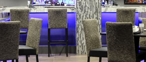 Lunch and dinner served, American cuisine