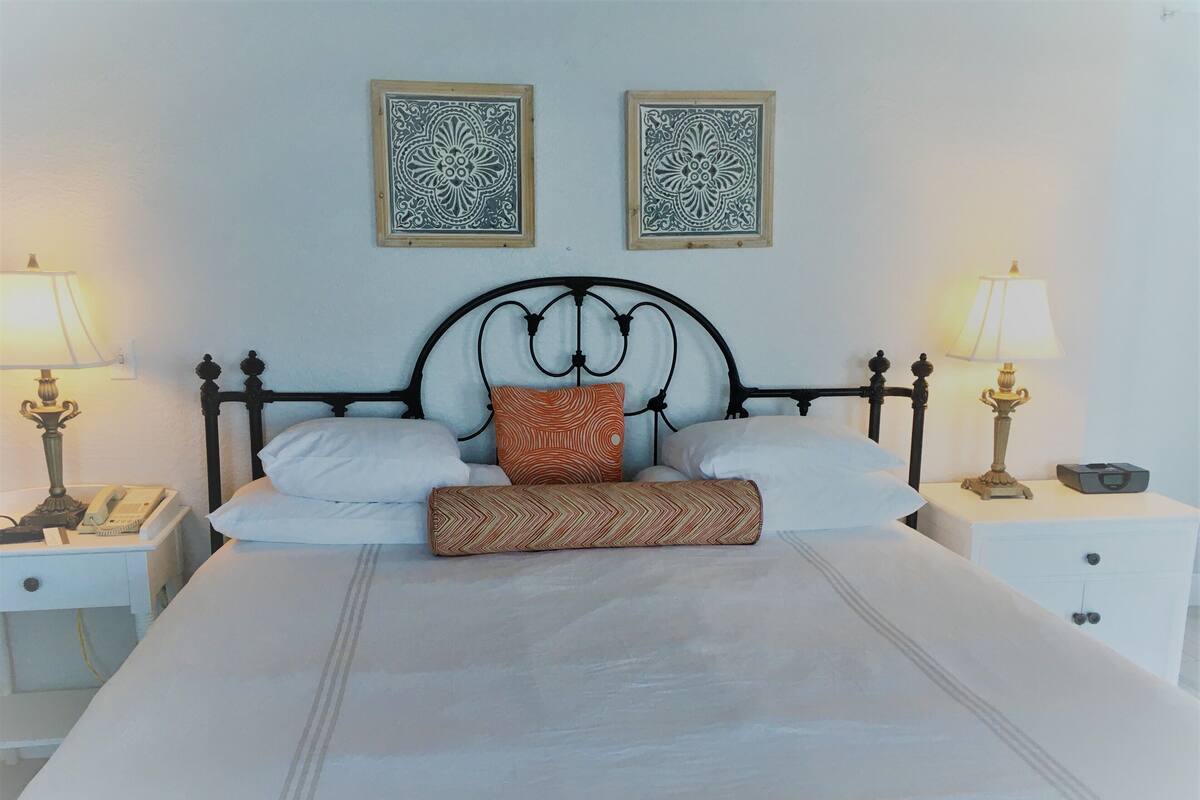 Deluxe Room, 1 King Bed with Sofa bed, Ocean View (Room 504) | Premium bedding, pillow-top beds, in-room safe, desk