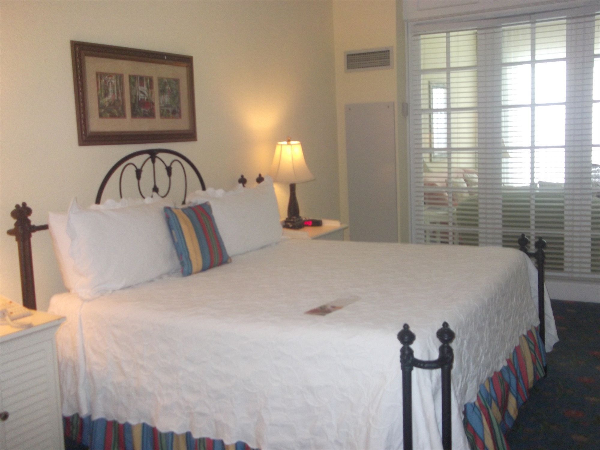 premium bedding, pillow-top beds, in-room safe, desk