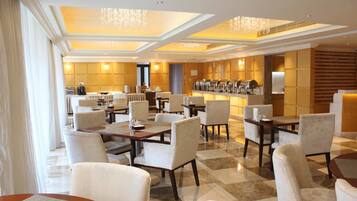 Desayuno (CNY 90 por persona)