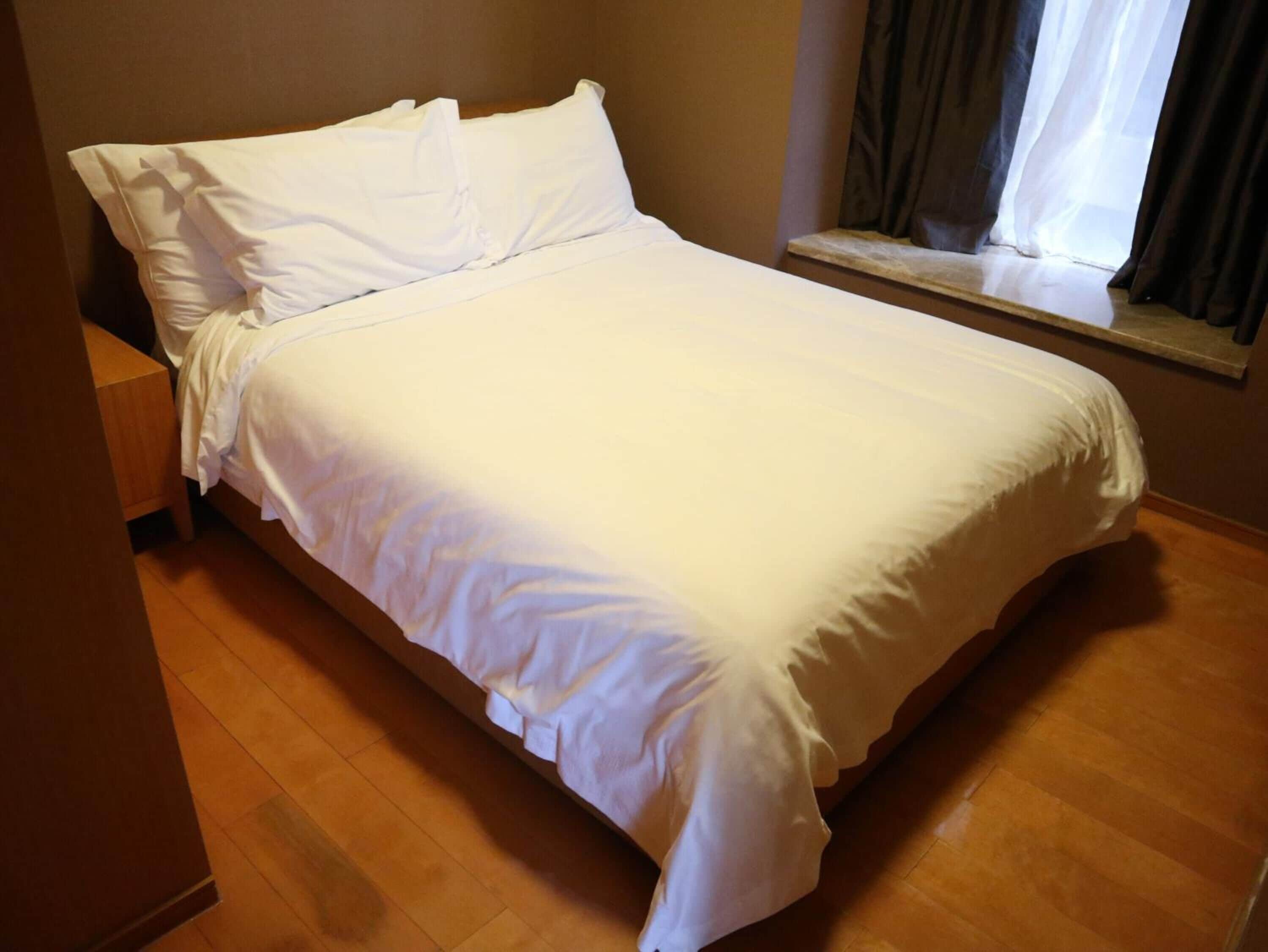 1 bedroom, premium bedding, minibar, in-room safe