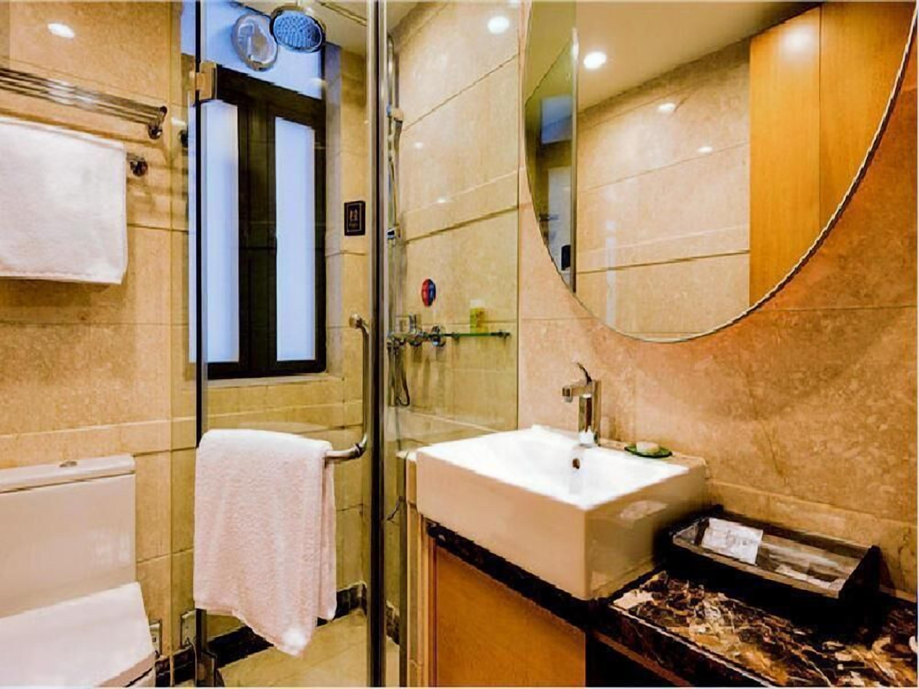 Ducha, artículos de tocador de diseñador, secador de pelo, pantuflas