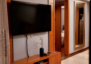 42-inch LCD TV with satellite channels, TV - Dan Executive Apartment Guangzhou (Guangzhou)
