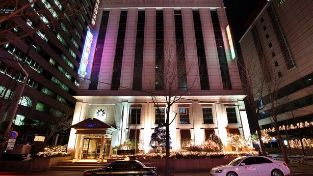 A hotel with a modern facade, large windows, and a well-lit entrance. - Karak Tourist Hotel (Seoul)