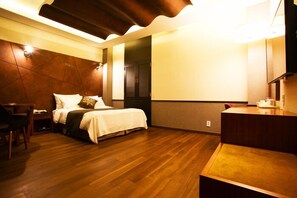 Phòng đôi Deluxe | Két bảo mật tại phòng, màn/rèm cản sáng 