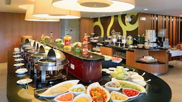 Free daily buffet breakfast