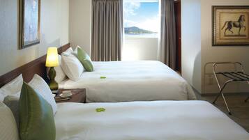 Family Room | Down duvets, in-room safe, blackout curtains, iron/ironing board