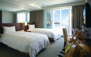 Standard Twin Room | Down comforters, in-room safe, blackout drapes, iron/ironing board - Park City Hotel Tamsui (New Taipei City)