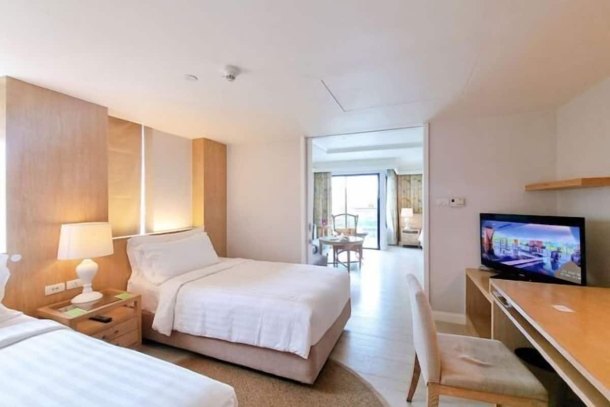 1 bedroom, free minibar items, in-room safe, individually furnished