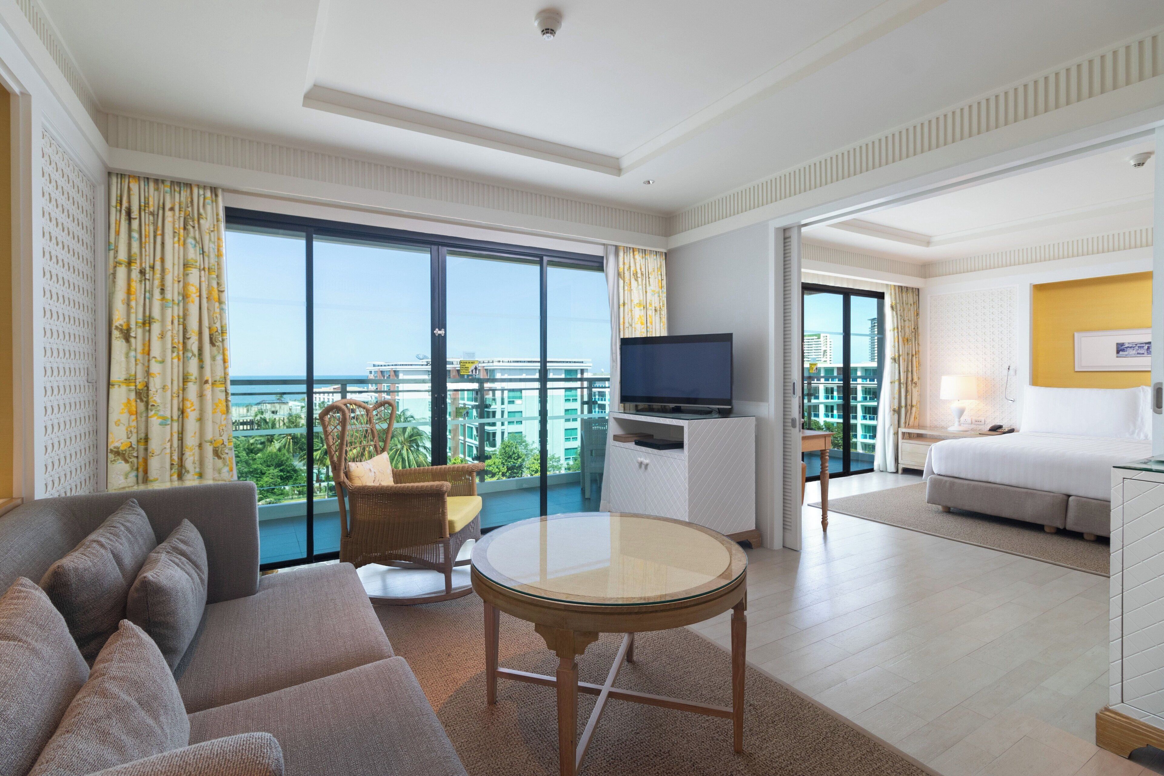 Minibar (mit einigen kostenlosen Artikeln), Zimmersafe