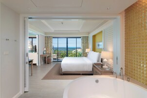 Míníbarir (sumir drykkir ókeypis), öryggishólf í herbergi