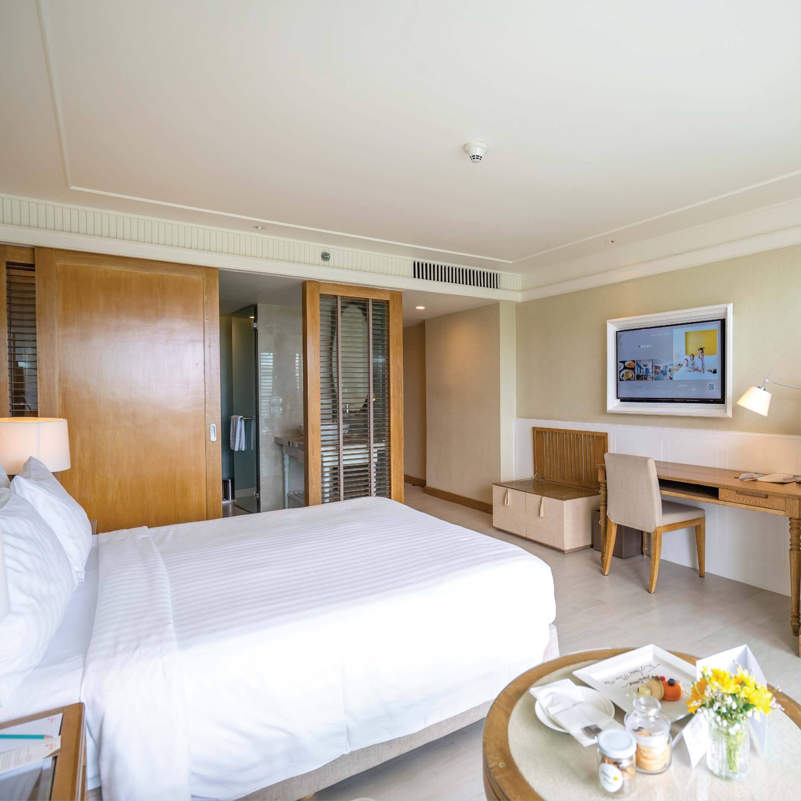 Artículos del minibar gratis y caja de seguridad en la habitación 