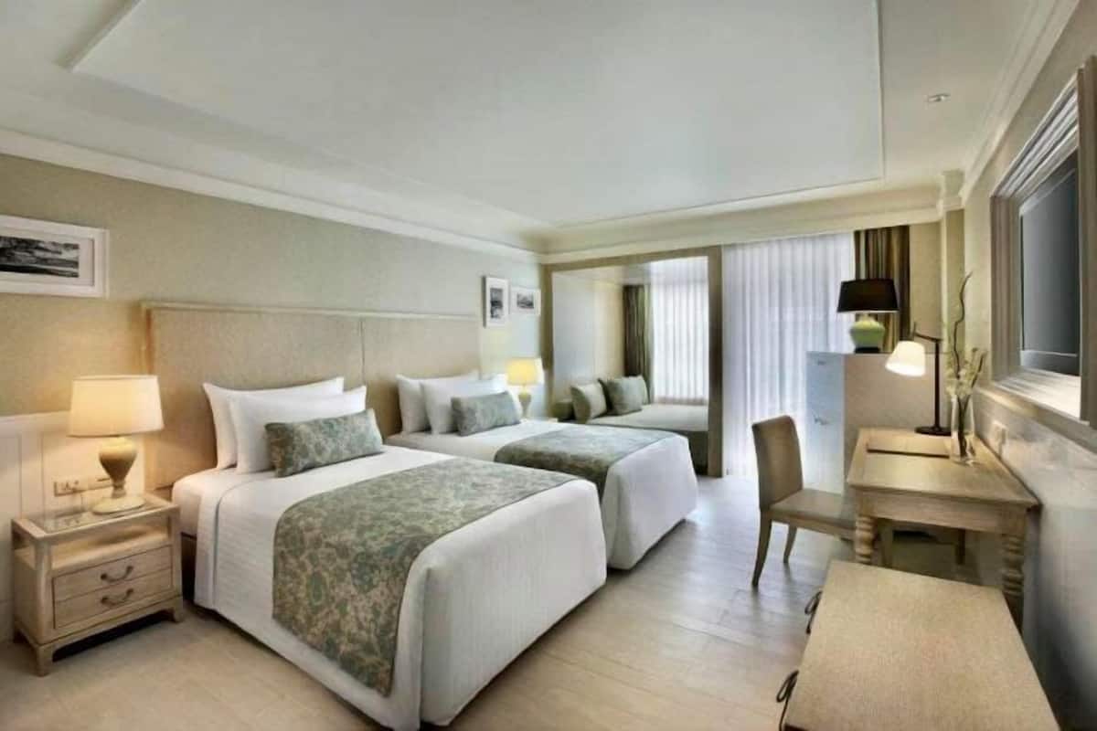 Artículos del minibar gratis y caja de seguridad en la habitación 