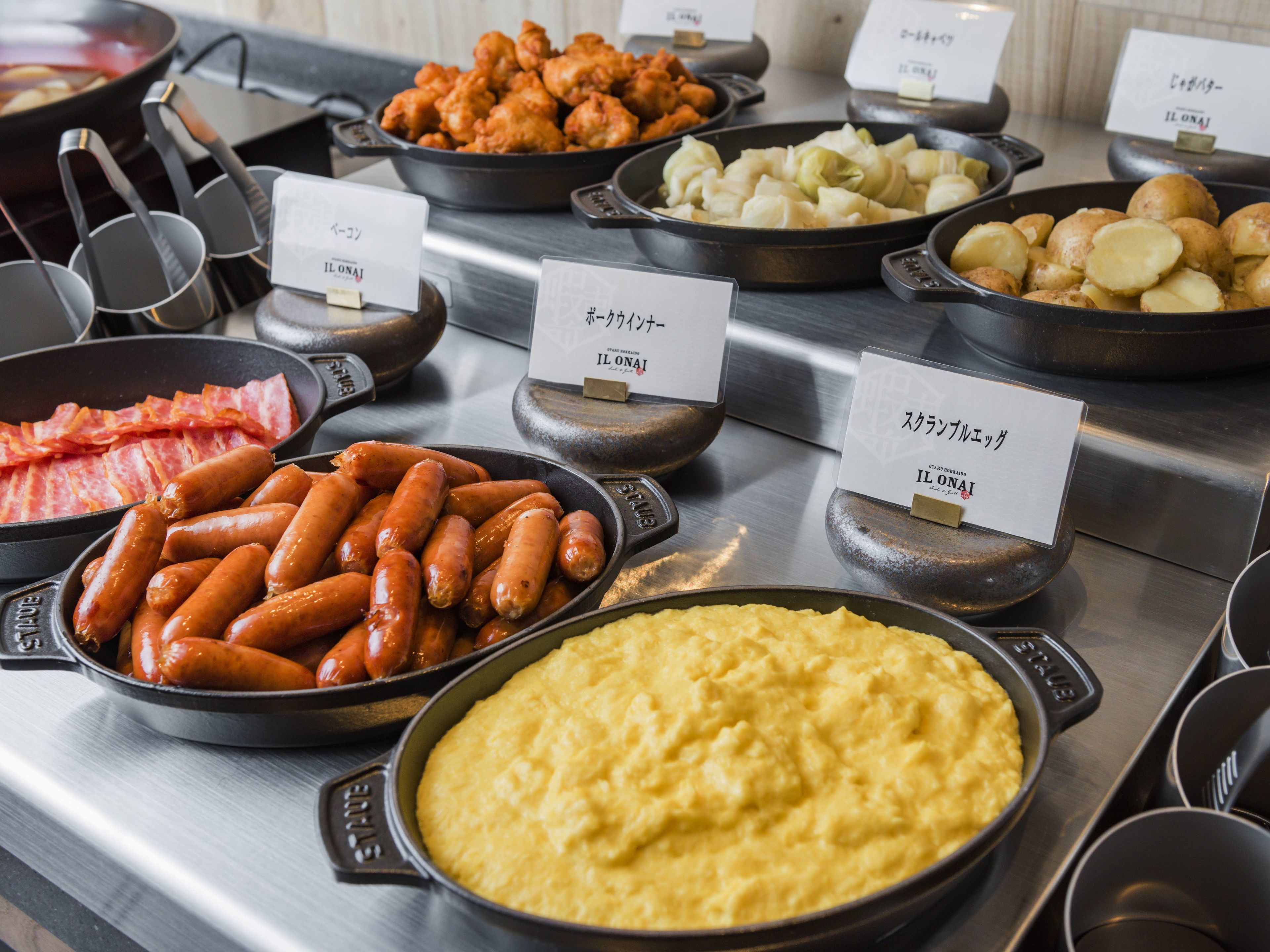 daily buffet breakfast (jpy 2420 per person)