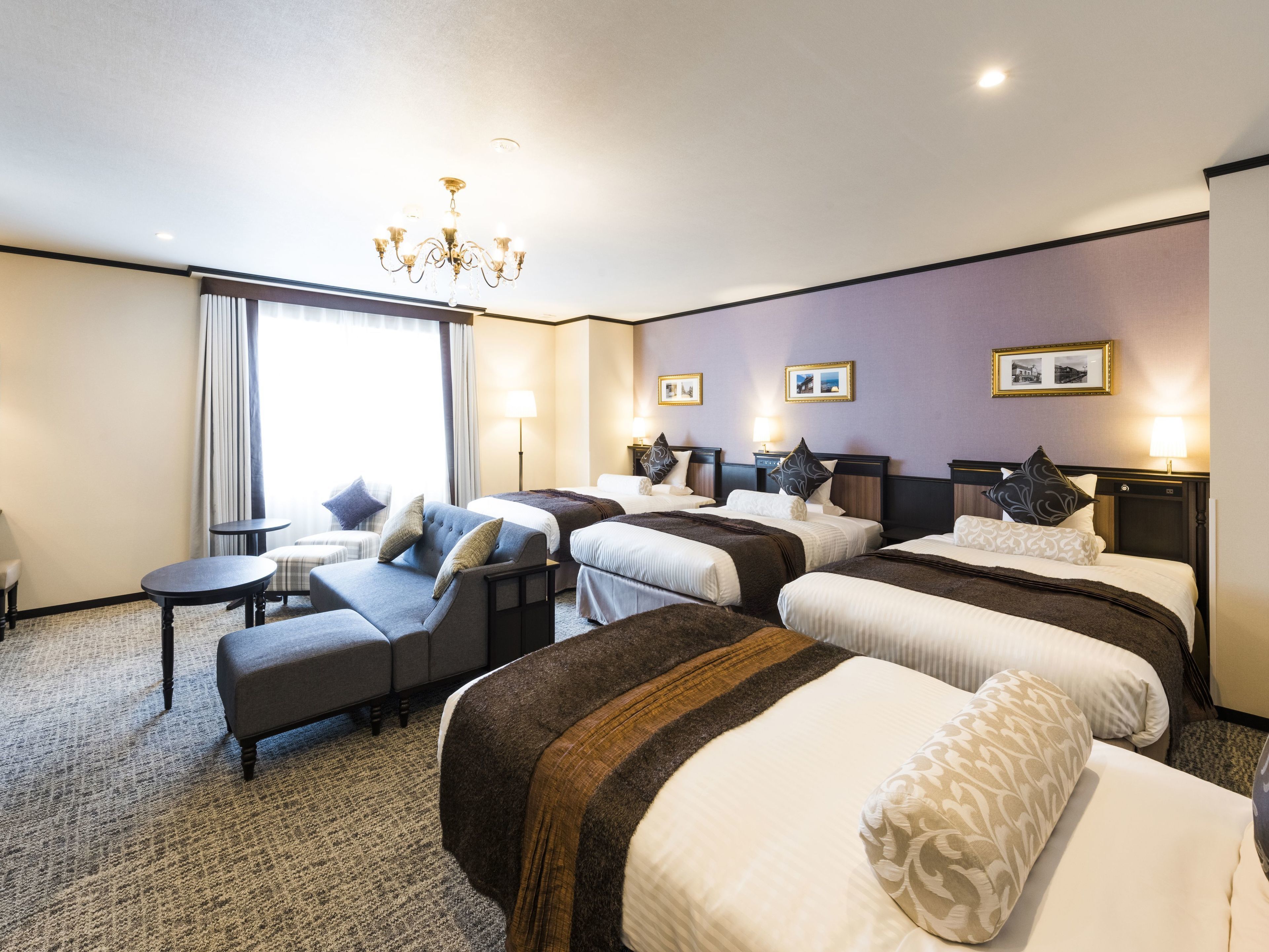 deluxe family triple non smoking  | 1 bedroom, premium bedding, in-room safe, individually decorated