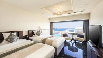 Premium bedding, in-room safe, individually decorated