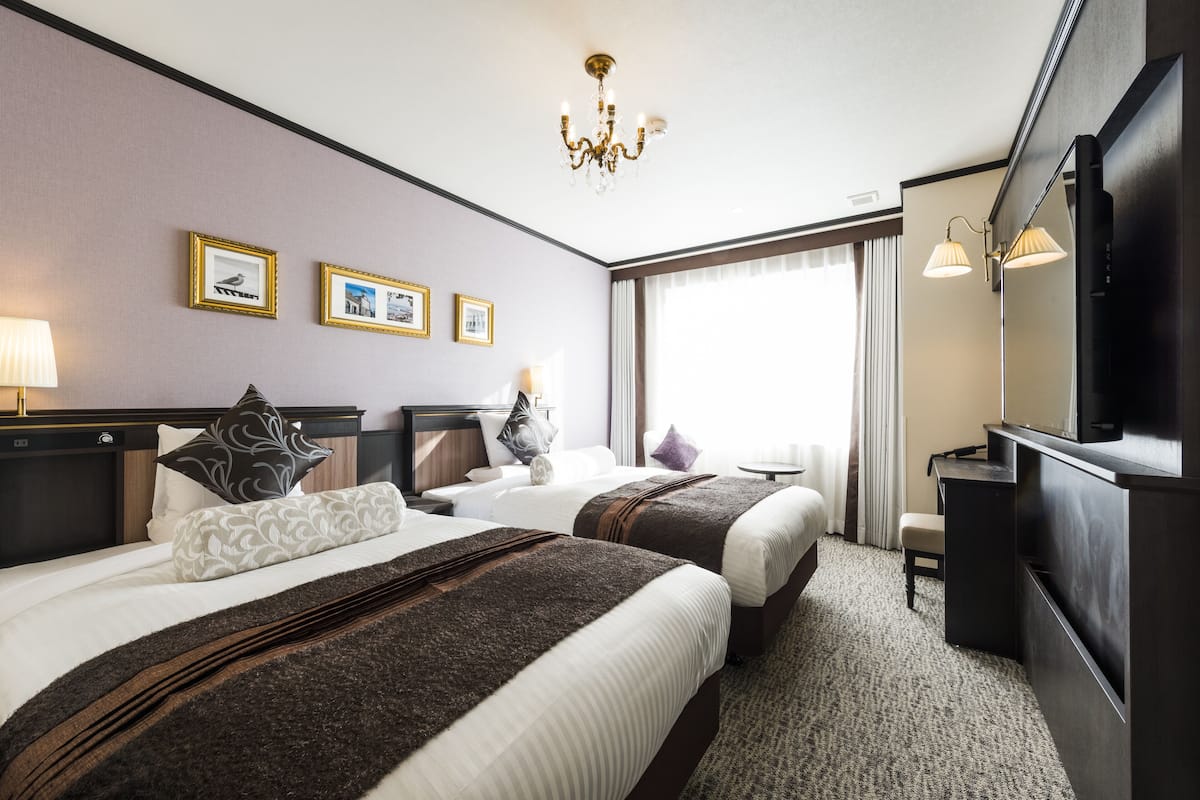 Premium bedding, in-room safe, desk, iron/ironing board (on request)