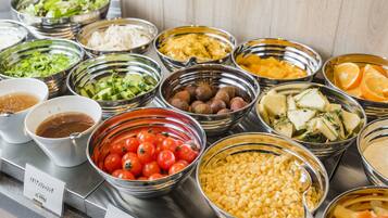 Daily buffet breakfast (JPY 2420 per person)