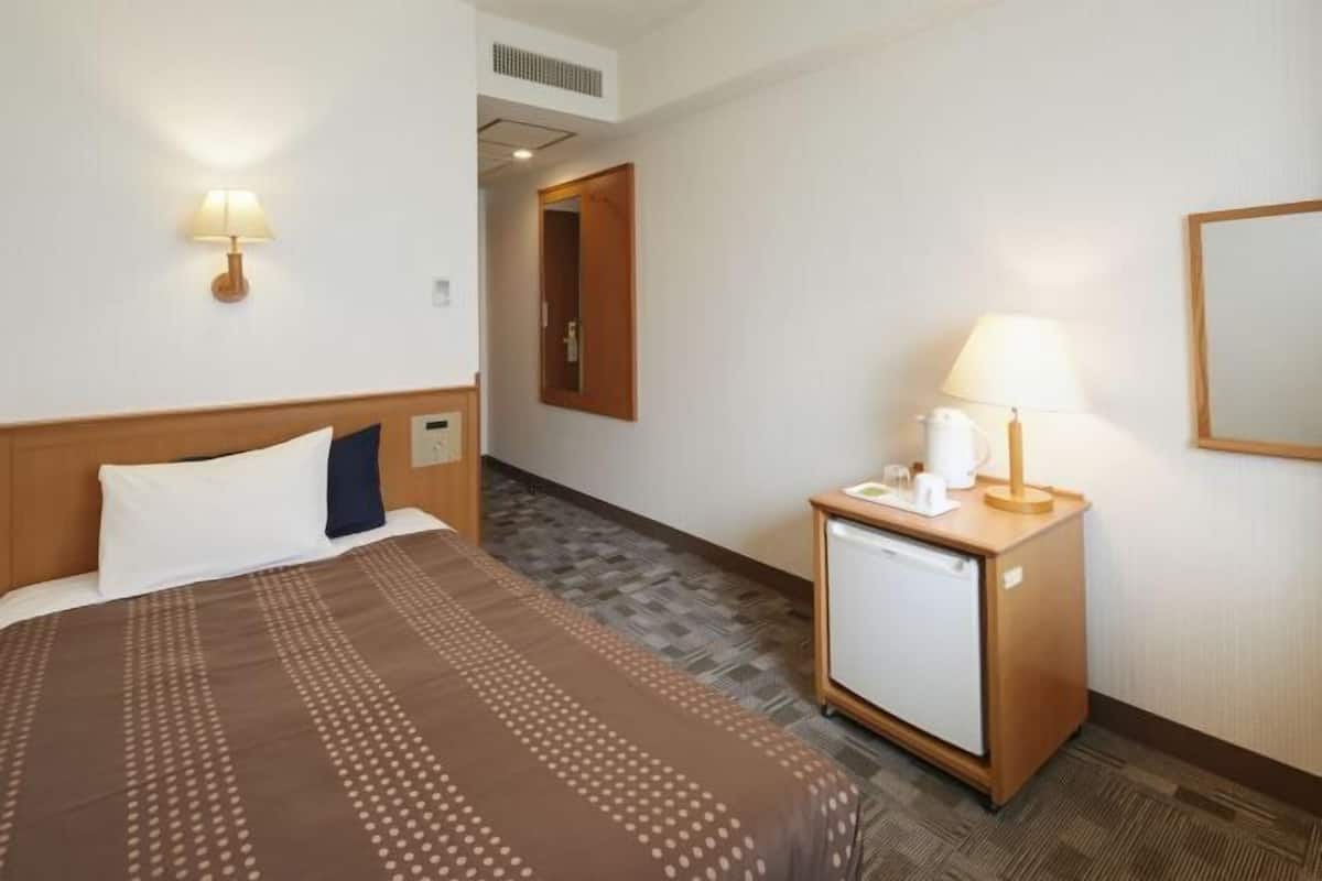 Desk, blackout curtains, soundproofing, free WiFi
