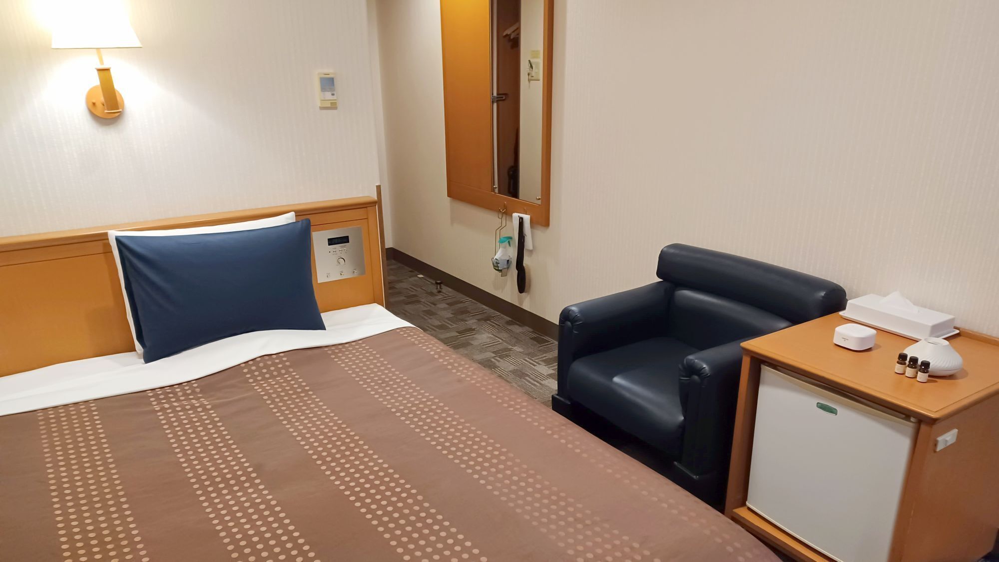 Desk, blackout drapes, soundproofing, free WiFi
