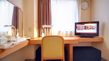 Escritorio, wifi gratis y ropa de cama