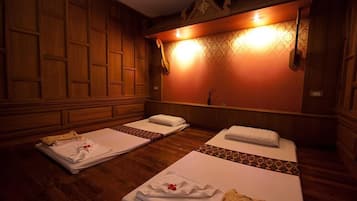 Couples treatment rooms, aromatherapy, Thai massages, body scrubs