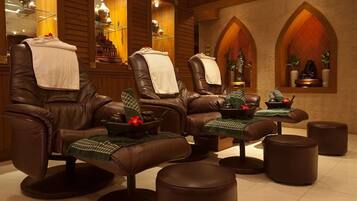 Couples treatment room(s), aromatherapy, Thai massages, body scrubs
