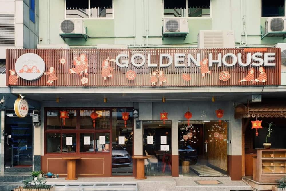 Golden House BTS Chidlom Bangkok