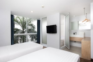 Minibar, in-room safe, desk, free WiFi - Nantra Sukhumvit 39 Hotel (Bangkok)