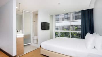 Standard King Room | Minibar, in-room safe, desk, free WiFi