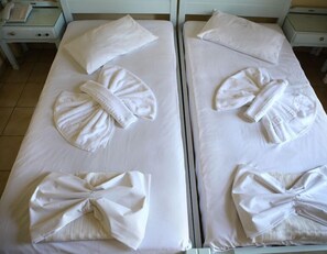 ตู้นิรภัยในห้องพัก, ผ้าม่านกันแสง, ห้องเก็บเสียง