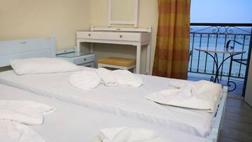Triple Room | In-room safe, blackout curtains, soundproofing, free cots/infant beds